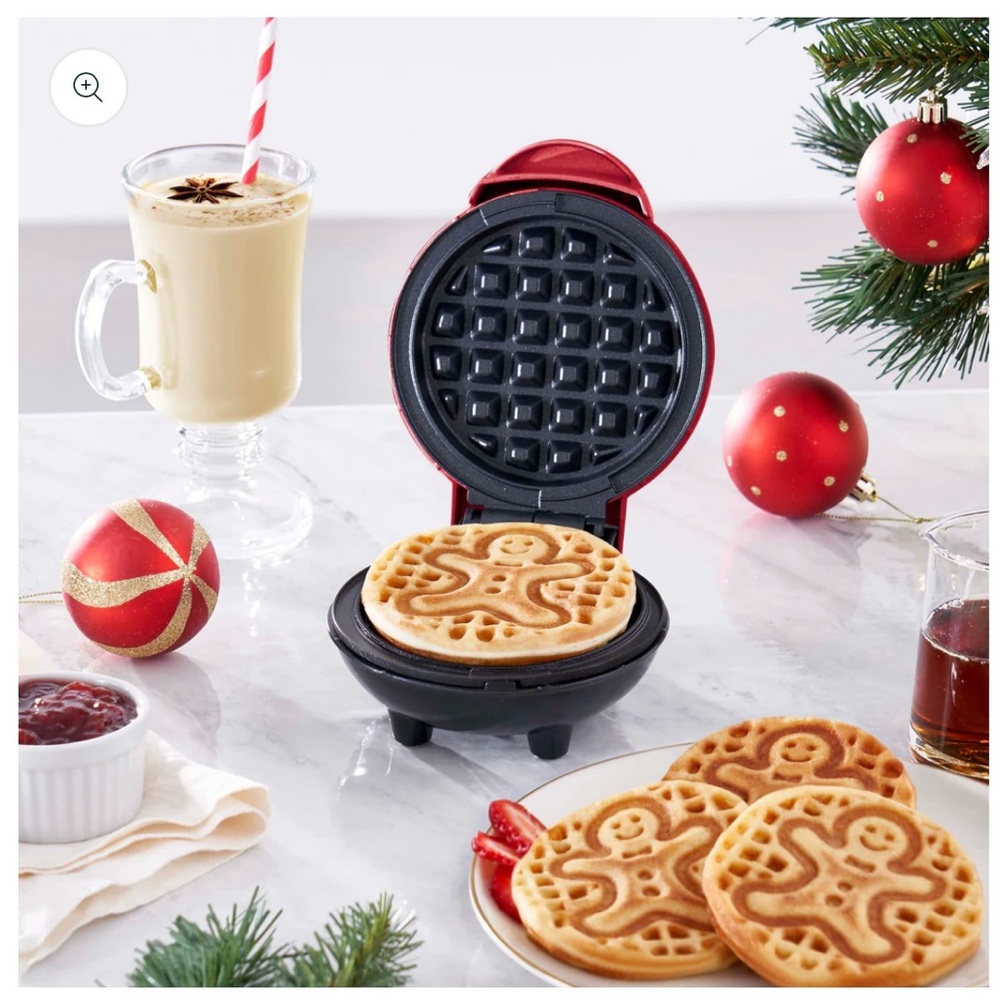 DASH - Gingerbread Man Mini Waffle Maker - Picture 4 of 4